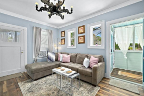 Casa Bella- Chic, Retro Apt- Steps to Historic District!